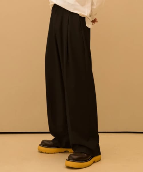 Single Pleat Wide Slacks [Black]