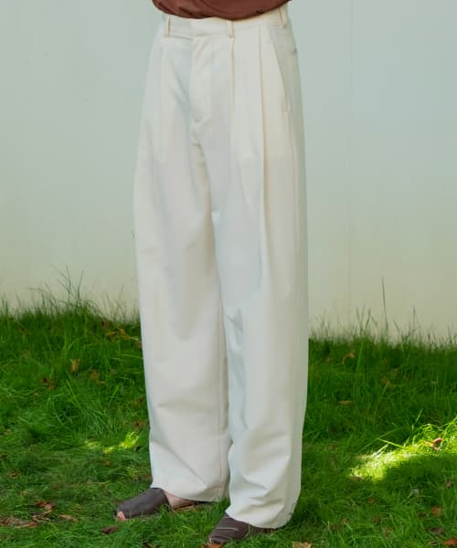 Double-Tuck Wide Slacks [Ivory]