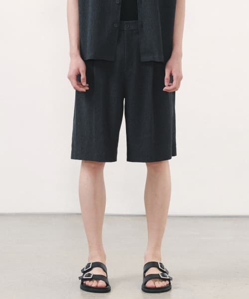 Crinkle One Pleat Wide Banding Shorts [Iron Gray]