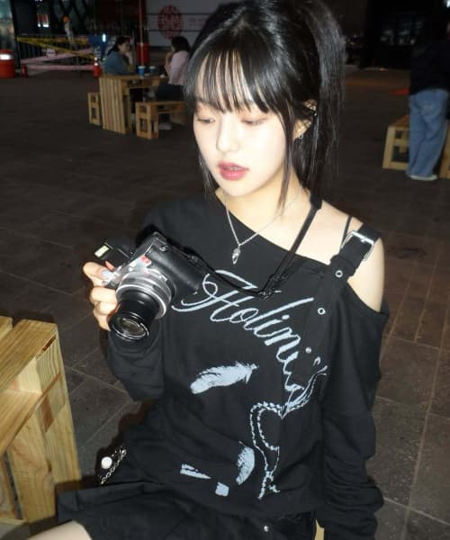 One-Shoulder Buckle Sweatshirt (BLACK)_F24ZB063