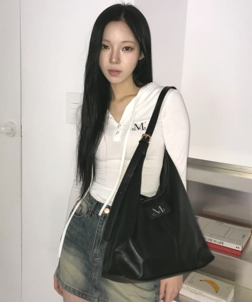 [Free Pouch] Crescent Leather Shoulder Bag Unisex