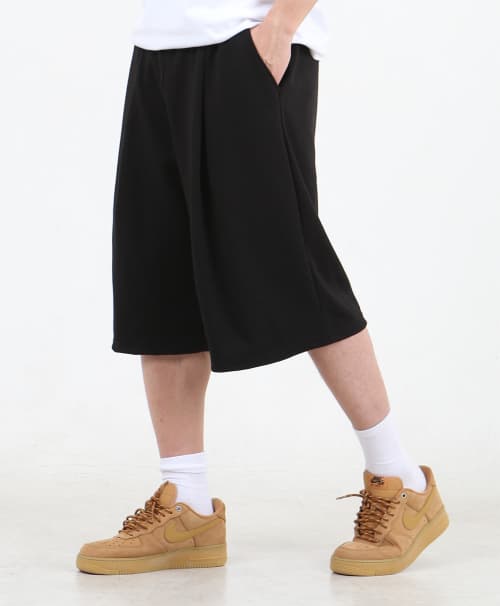 Bermuda Pleated Sweat Shorts [Black]