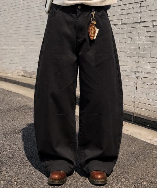 Wide Curved Dart Cotton Pants [Black]