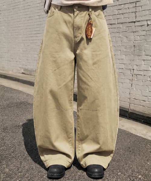 Wide Curved Dart Cotton Pants [Beige]