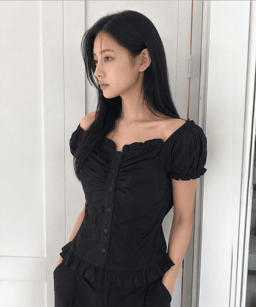Cap Sleeve Heart Neck Shirring Blouse [BLACK] / WBE2L03530