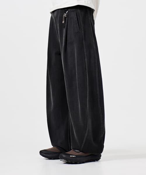 VLAD One-Tuck Curved Cutoff Sweatpants_Pigment Charcoal