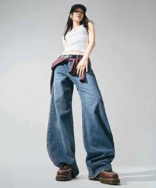 WOMEN'S ESSENTIALS CURVED DENIM PANTS [MEDIUM INDIGO]