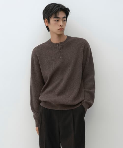 VICTORIA WOOL Minimal Ribbed Henley Neck Knit [Brown]