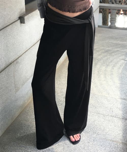 ESSENTIALS Soft Belt Hot Pants - VLACK