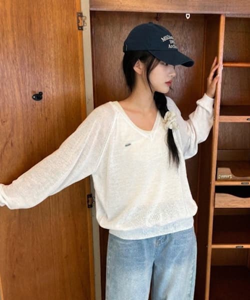 PINTO Deep V-Neck Knit (White)